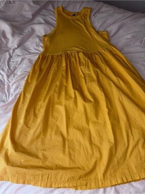 Old Navy Ribbed Crewneck Top in Mustard Yellow